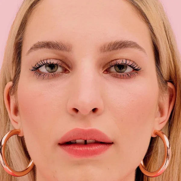 Benefit Roller Lash Curling & Lifting Mascara Black Mini 4 gr - Imagen 3