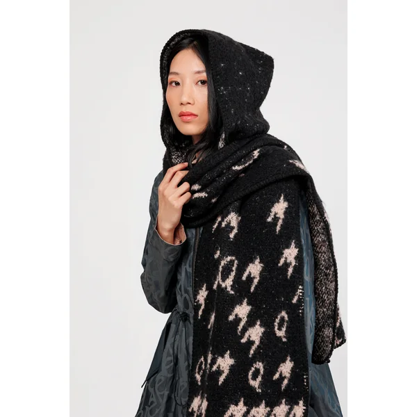 Bufanda con capucha negra y beige