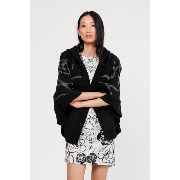 Chaqueta estilo poncho negra