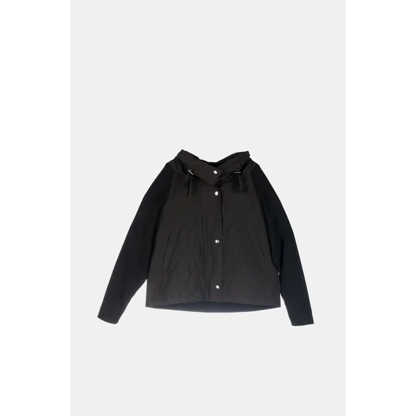 Chaqueta negra acolchada
