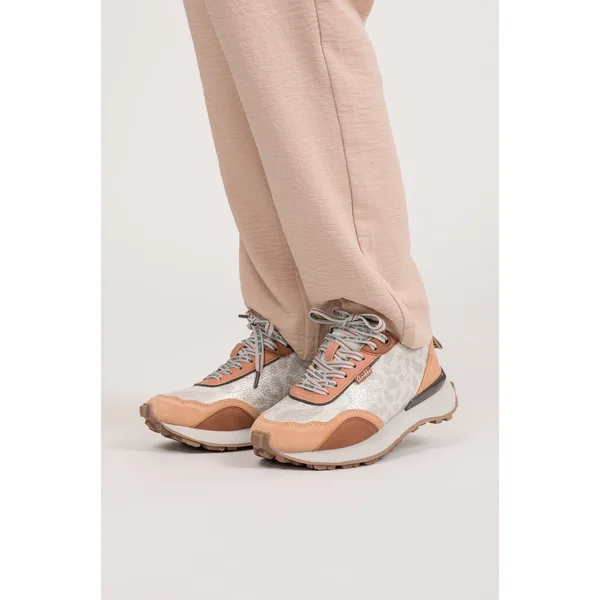 Deportivos beige y naranja - Imagen 4