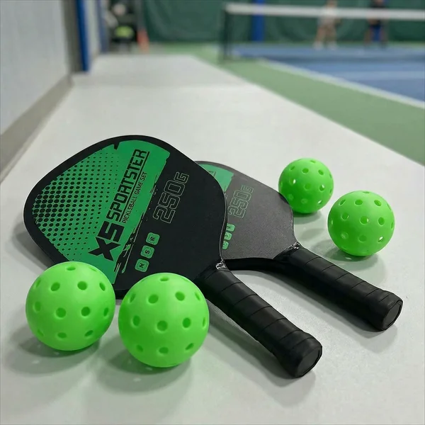 Juego de palas de pickleball con pelotas