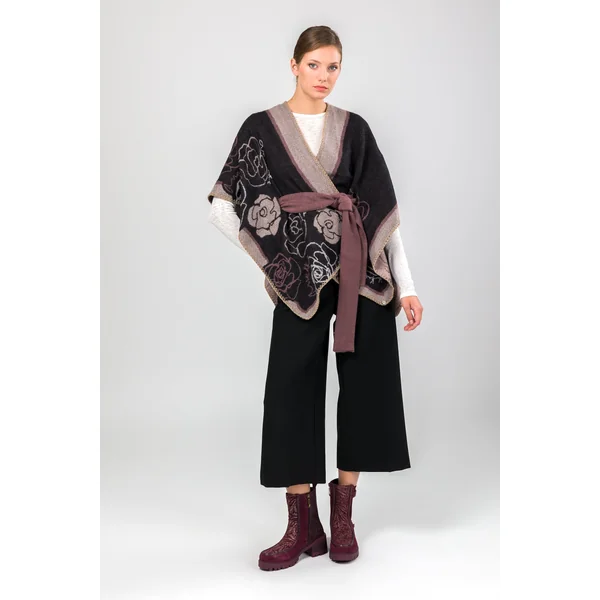 Poncho con cinturón rosa y negro
