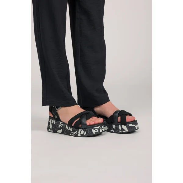 Sandalias plataforma negras y blancas - Imagen 2