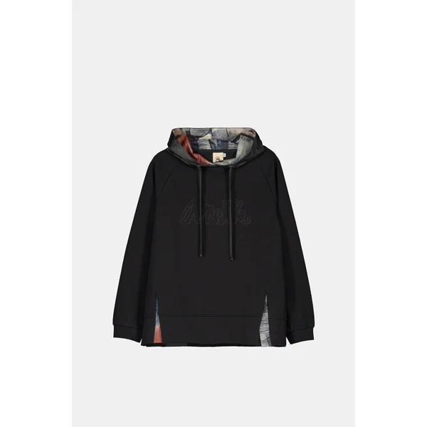 Sudadera negra con capucha