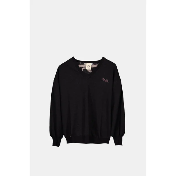 Suéter negro con espalda estampada