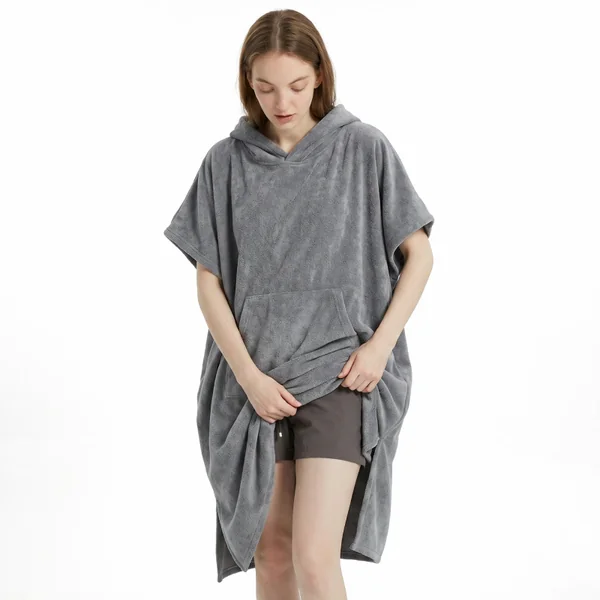 Toalla poncho de playa con capucha - Imagen 5